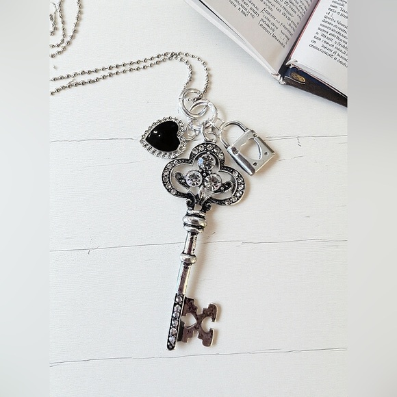 Jewelry - Gorgeous Black and Silver Toned Heart Lock and Key Pendant Necklace